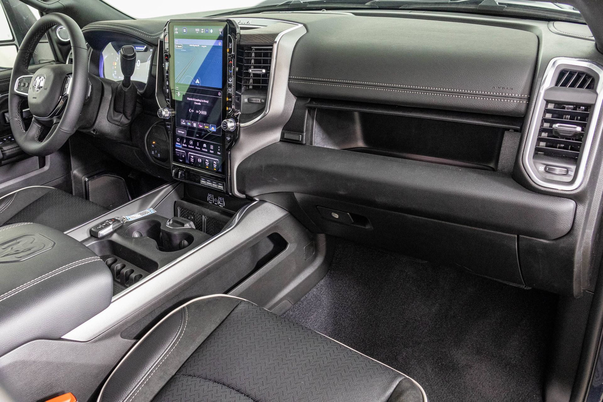 New 2026 RAM 3500 Laramie AWD/4WD image 44