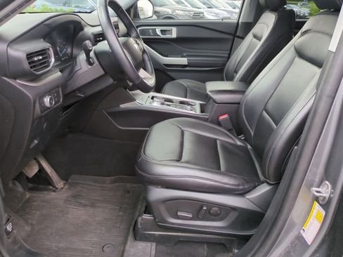Used 2022 Ford Explorer XLT w/ Equipment Group 202A image 16