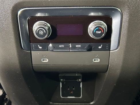 Used 2023 Chevrolet Suburban Premier AWD/4WD image 20