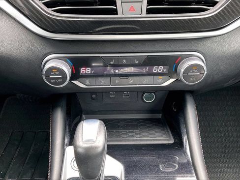 Used 2023 Nissan Altima 2.0 SR FWD image 19