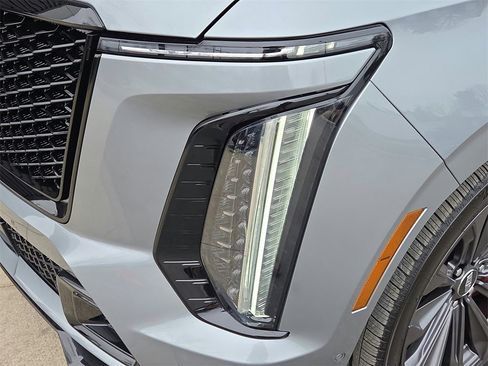 Used 2025 Cadillac Escalade ESV V image 27