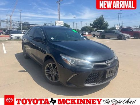 Used 2017 Toyota Camry SE FWD image 1