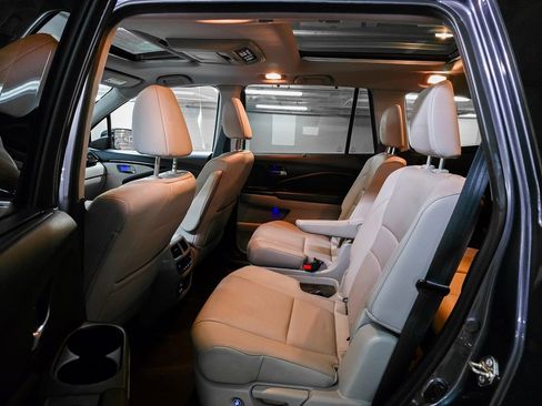 Used 2017 Honda Pilot Elite image 22