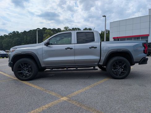 Used 2025 Chevrolet Colorado Trail Boss AWD/4WD image 2