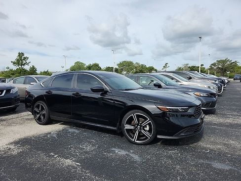 Used 2023 Honda Accord Sport image 2