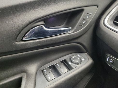 Used 2018 Chevrolet Equinox LT w/ Sun & Infotainment Package FWD image 27