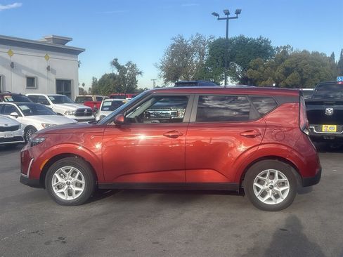Used 2024 Kia Soul LX w/ Option Group 015 FWD image 3