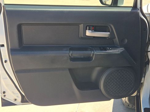 Used 2014 Toyota FJ Cruiser 4WD w/ Convenience Package image 11