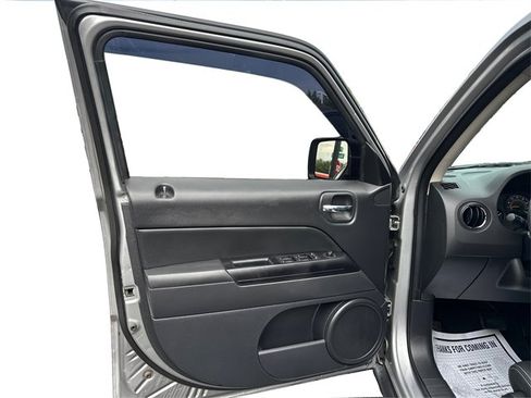 Used 2016 Jeep Patriot High Altitude image 23