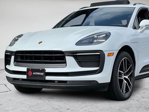 Used 2022 Porsche Macan AWD/4WD image 35