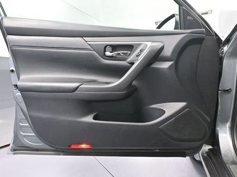Used 2016 Nissan Altima 2.5 SL w/ Moonroof Package FWD image 16