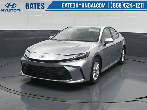 Used 2025 Toyota Camry LE FWD image 6