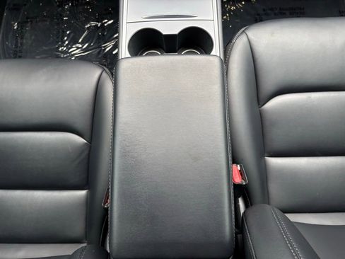 Used 2022 Tesla Model Y Performance image 16