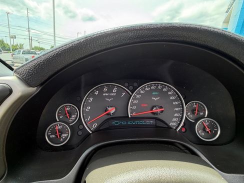 Used 2005 Chevrolet Corvette Convertible w/ Preferred Equipment Group RWD image 9