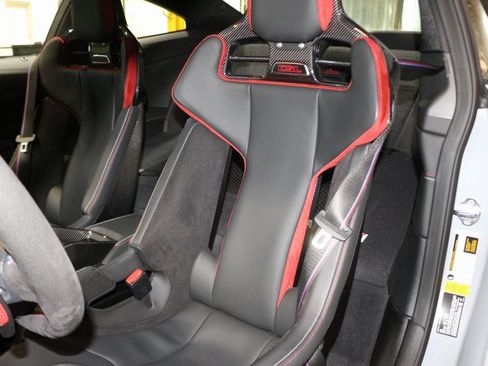 Used 2023 BMW M4 CSL image 25