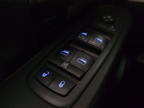 Used 2018 RAM 1500 Express RWD image 27