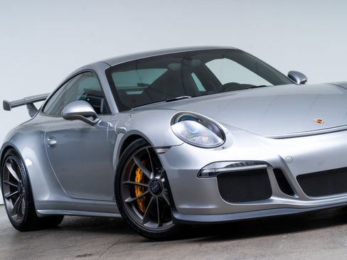 Used 2015 Porsche 911 GT3 RWD image 2