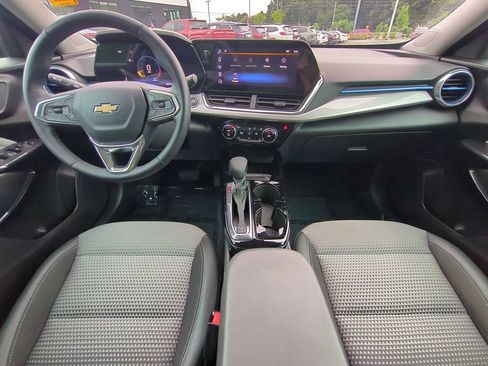 Used 2025 Chevrolet Trax LT w/ Driver Confidence Package FWD image 14