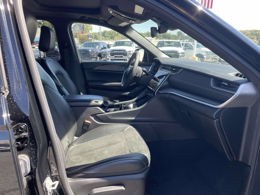 Used 2023 Jeep Grand Cherokee Altitude AWD/4WD image 54