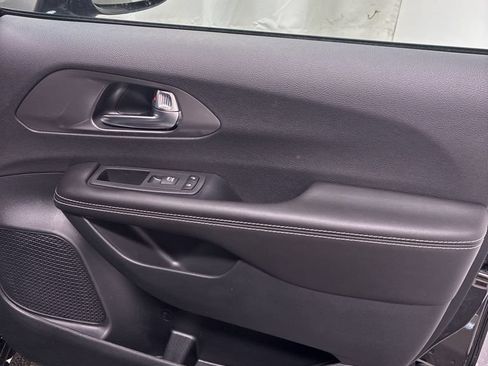New 2026 Chrysler Pacifica Select FWD image 36