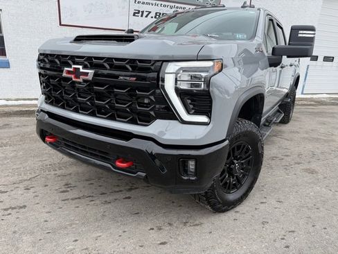 Used 2025 Chevrolet Silverado 2500 ZR2 w/ Technology Package image 3