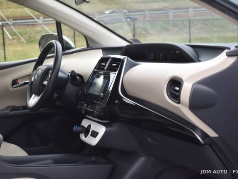 Used 2017 Toyota Prius Two w/ Prius Two Safety Plus Package FWD image 16