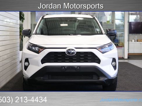 Used 2020 Toyota RAV4 LE image 8