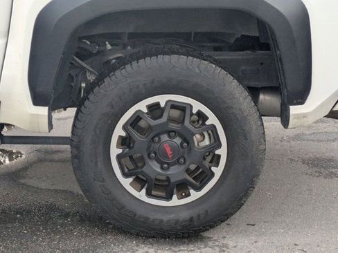 Used 2024 Toyota Tacoma TRD Off-Road image 11