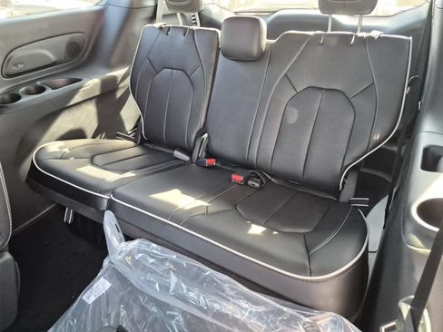New 2026 Chrysler Pacifica Limited w/ S Appearance Package FWD image 13