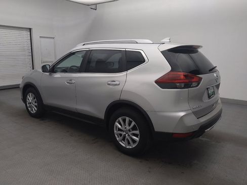 Used 2020 Nissan Rogue SV image 3