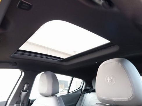 New 2025 Alfa Romeo Tonale Veloce w/ Premium Package image 24