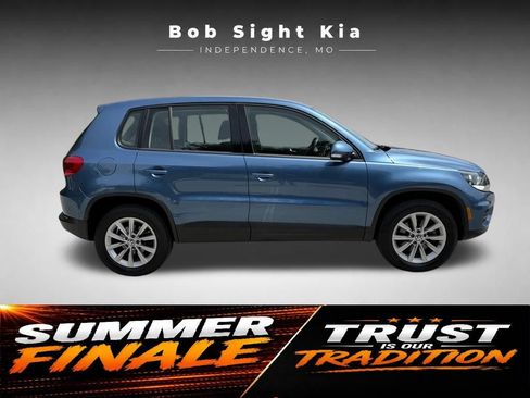 Used 2017 Volkswagen Tiguan Limited w/ Alloy Wheels Package FWD image 12