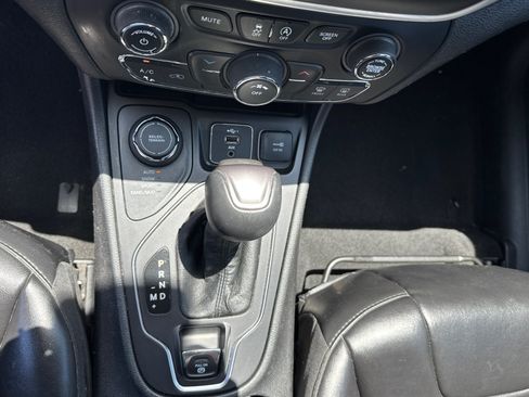 Used 2020 Jeep Cherokee Latitude Plus AWD/4WD image 13
