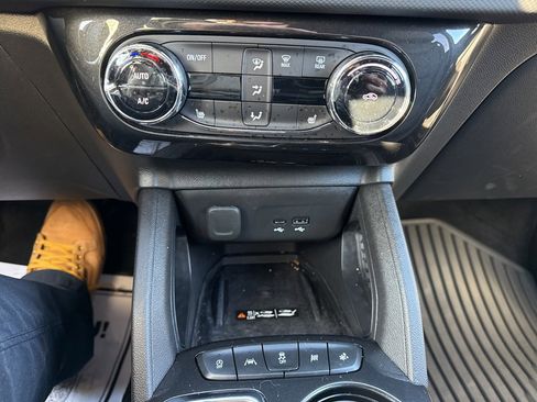 Used 2025 Chevrolet TrailBlazer RS w/ Convenience Package image 21