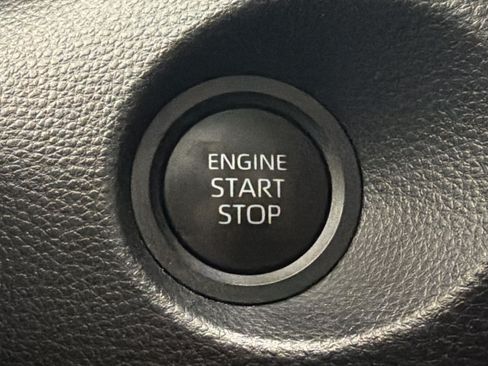 Used 2025 Toyota Corolla Cross LE FWD image 17