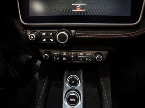Used 2019 Ferrari Portofino RWD image 38