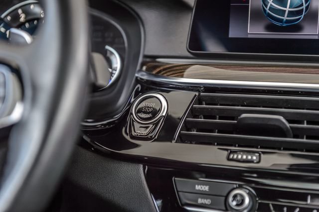 Used 2019 BMW 530i w/ Convenience Package RWD image 29