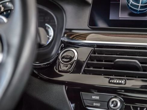 Used 2019 BMW 530i w/ Convenience Package RWD image 29