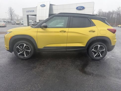 Used 2023 Chevrolet TrailBlazer RS w/ Sun and Liftgate Package image 2