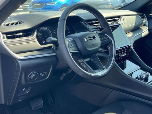 Used 2025 Jeep Grand Cherokee Laredo X w/ Luxury Tech Group I RWD image 12