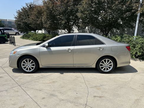Used 2013 Toyota Camry XLE FWD image 9