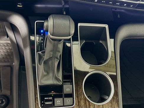 Certified 2025 Toyota Sienna Platinum image 19