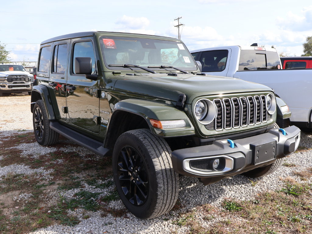 Used 2024 Jeep Wrangler Unlimited Sahara w/ Technology Group AWD/4WD image 11