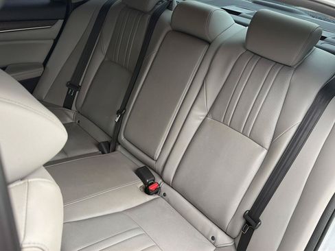 Used 2018 Honda Accord Touring image 32
