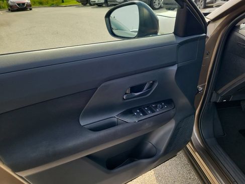 Used 2025 Nissan Kicks S FWD image 18