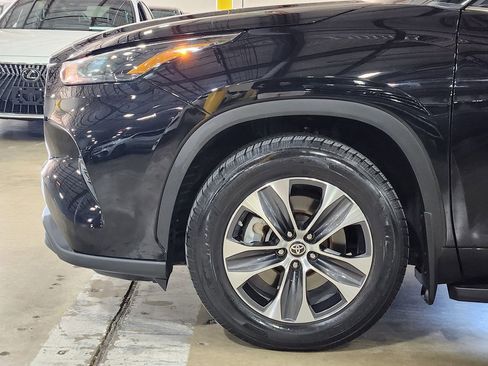 Used 2022 Toyota Highlander XLE image 5