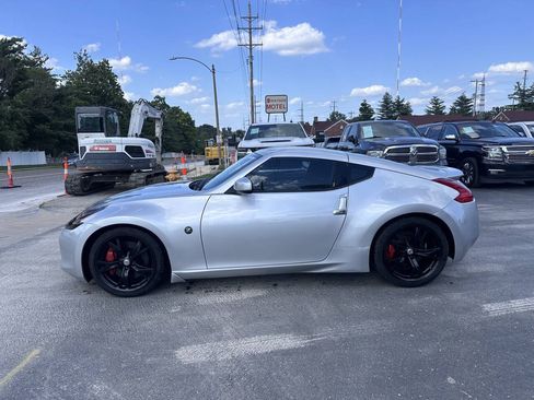 Used 2009 Nissan 370Z Coupe w/ Sport Pkg RWD image 4