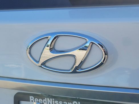 Used 2020 Hyundai Santa Fe SEL w/ Convenience + Premium Package FWD image 12