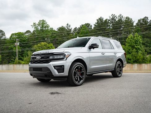 Used 2023 Ford Expedition Limited AWD/4WD image 3