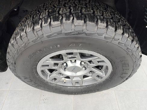 Used 2020 Toyota 4Runner Venture image 3